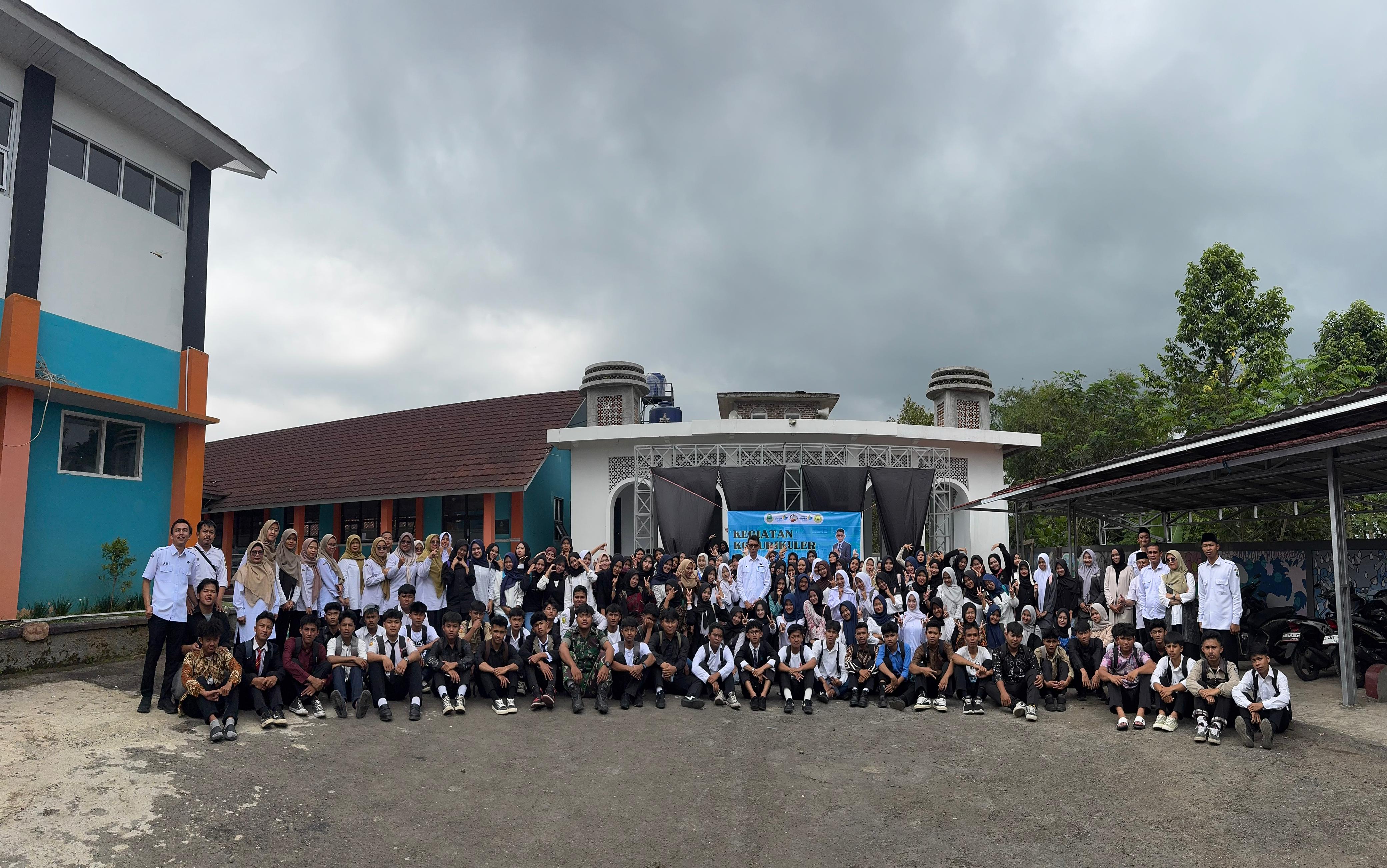 Kokurikuler Kelas XII SMAN 1 Cigalontang 